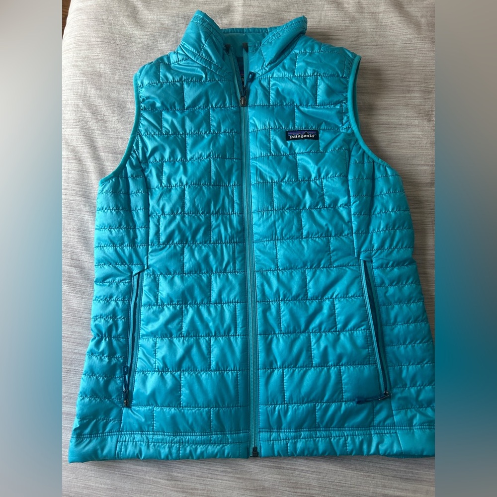 Women’s Patagonia Turquoise Quilted Vest. Never Worn. Size M.